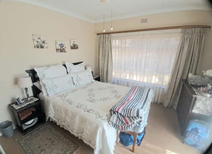 3 Bedroom Property for Sale in Linmeyer Gauteng