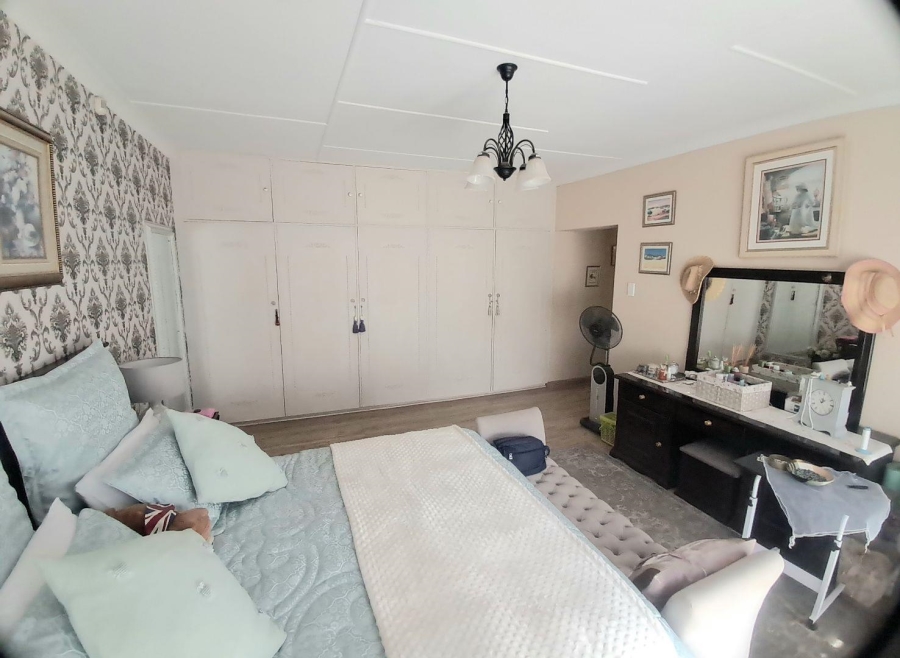 3 Bedroom Property for Sale in Linmeyer Gauteng