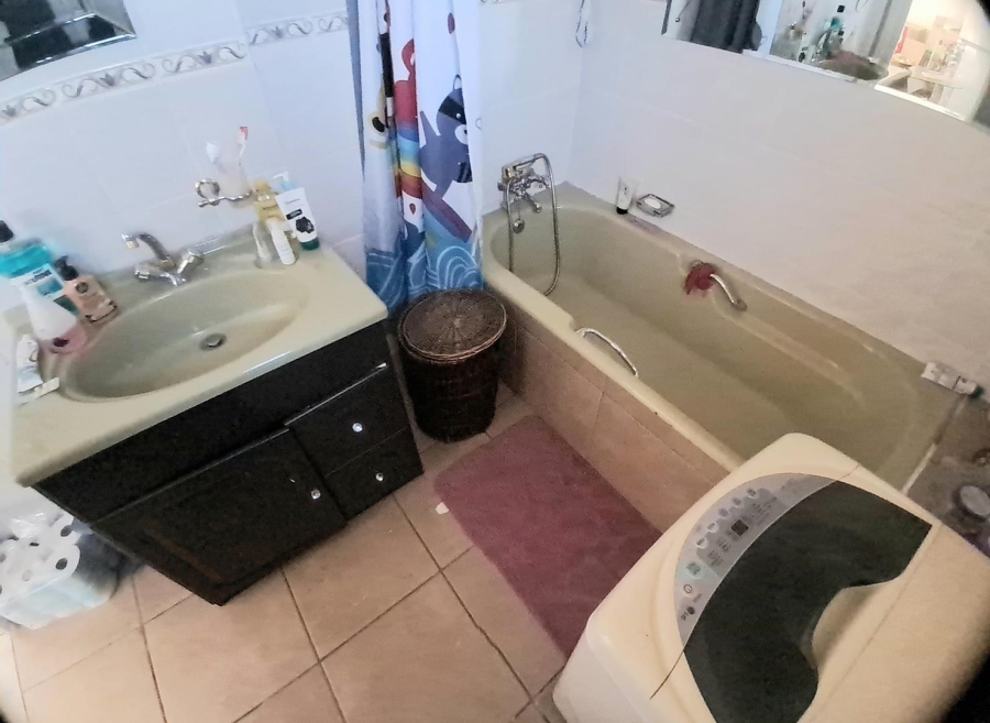 3 Bedroom Property for Sale in Linmeyer Gauteng