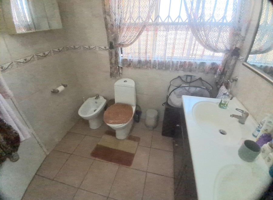 3 Bedroom Property for Sale in Linmeyer Gauteng