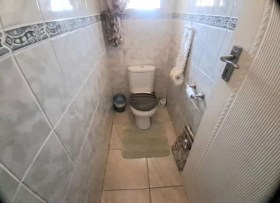 3 Bedroom Property for Sale in Linmeyer Gauteng