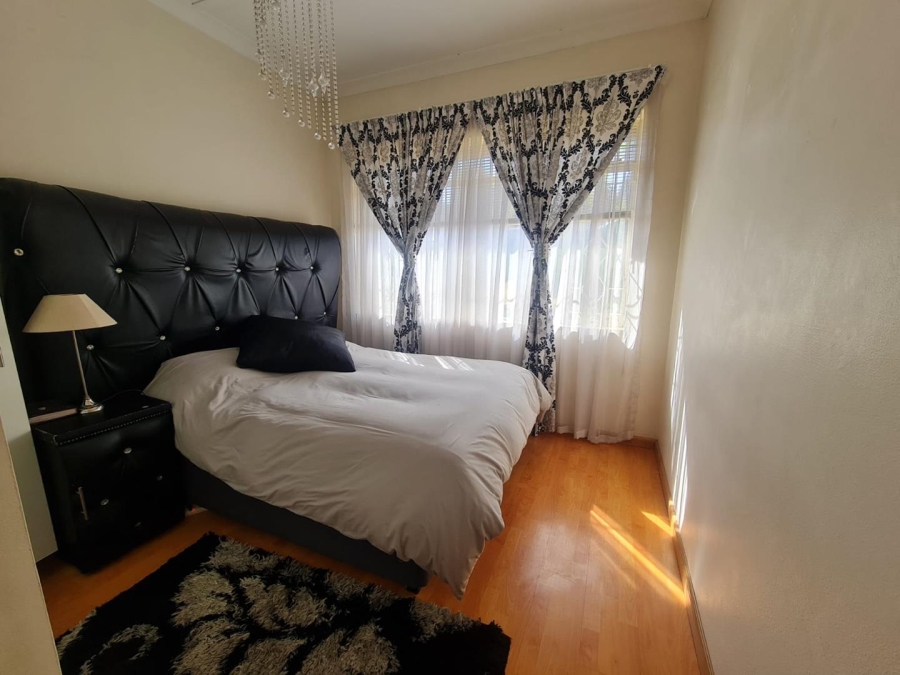4 Bedroom Property for Sale in Linmeyer Gauteng