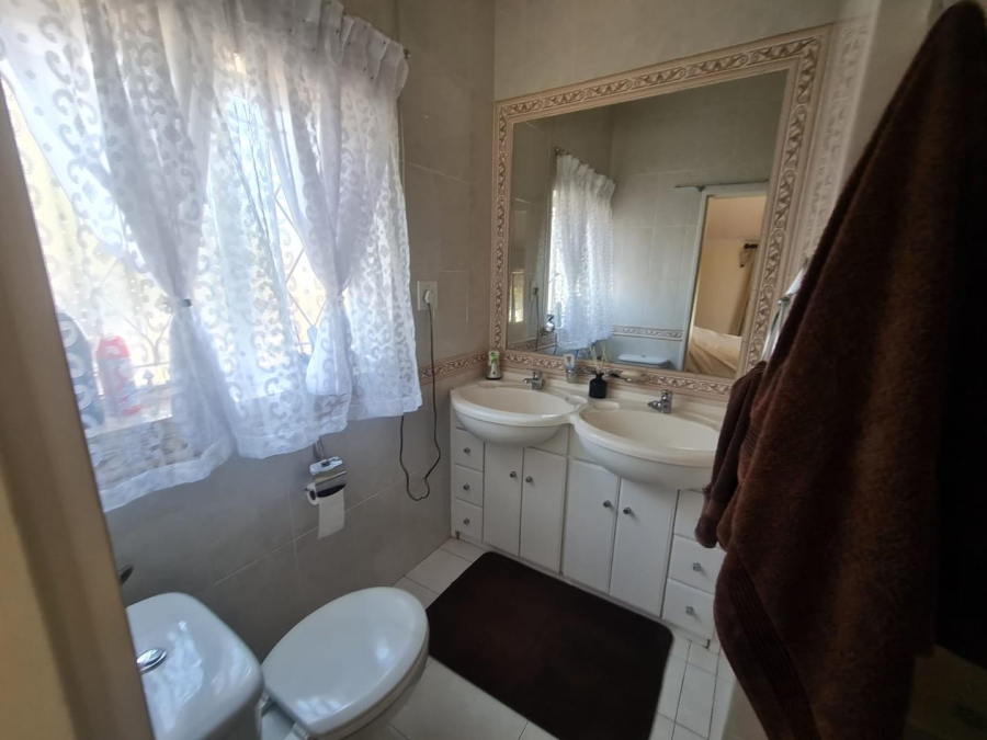 4 Bedroom Property for Sale in Linmeyer Gauteng