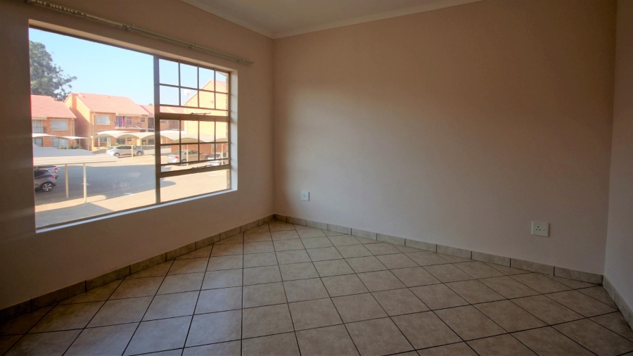 1 Bedroom Property for Sale in Elardus Park Gauteng