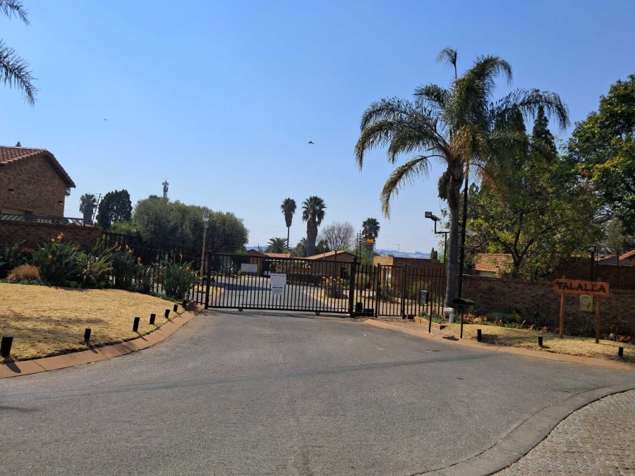4 Bedroom Property for Sale in Noordwyk Gauteng