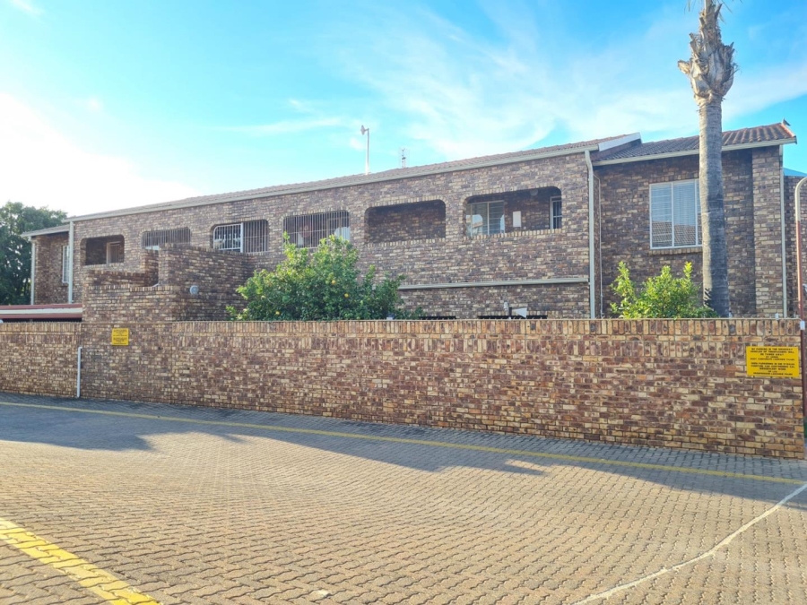 3 Bedroom Property for Sale in Zwartkop Gauteng
