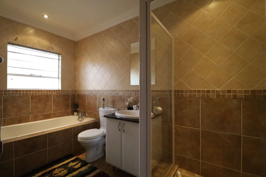 To Let 3 Bedroom Property for Rent in The Wilds Gauteng