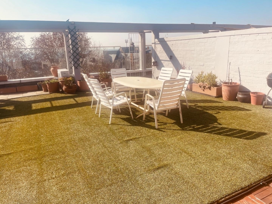 To Let 1 Bedroom Property for Rent in Illovo Gauteng