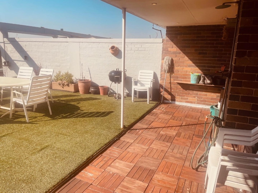 To Let 1 Bedroom Property for Rent in Illovo Gauteng