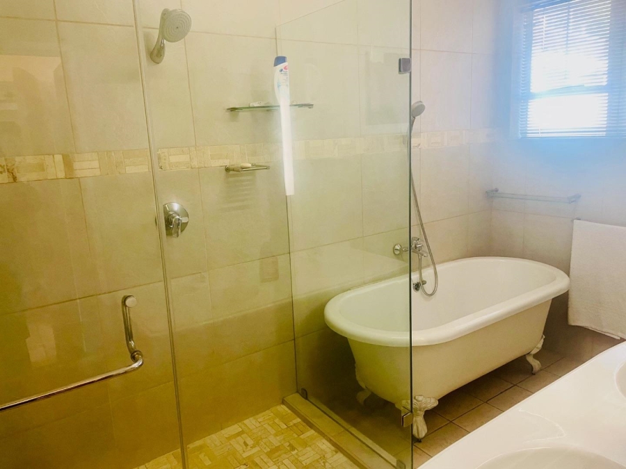 To Let 1 Bedroom Property for Rent in Illovo Gauteng