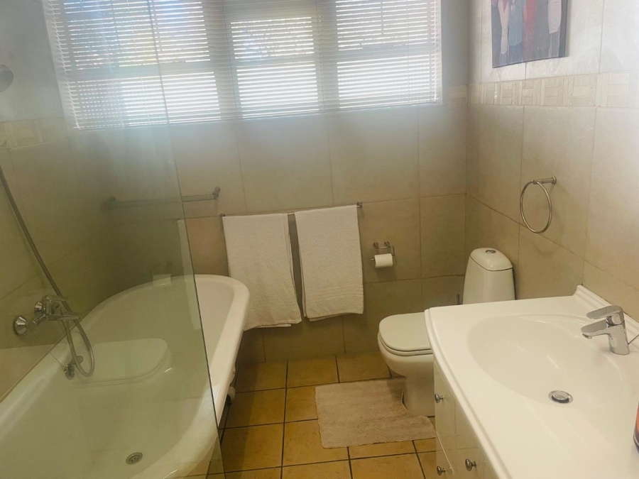 To Let 1 Bedroom Property for Rent in Illovo Gauteng