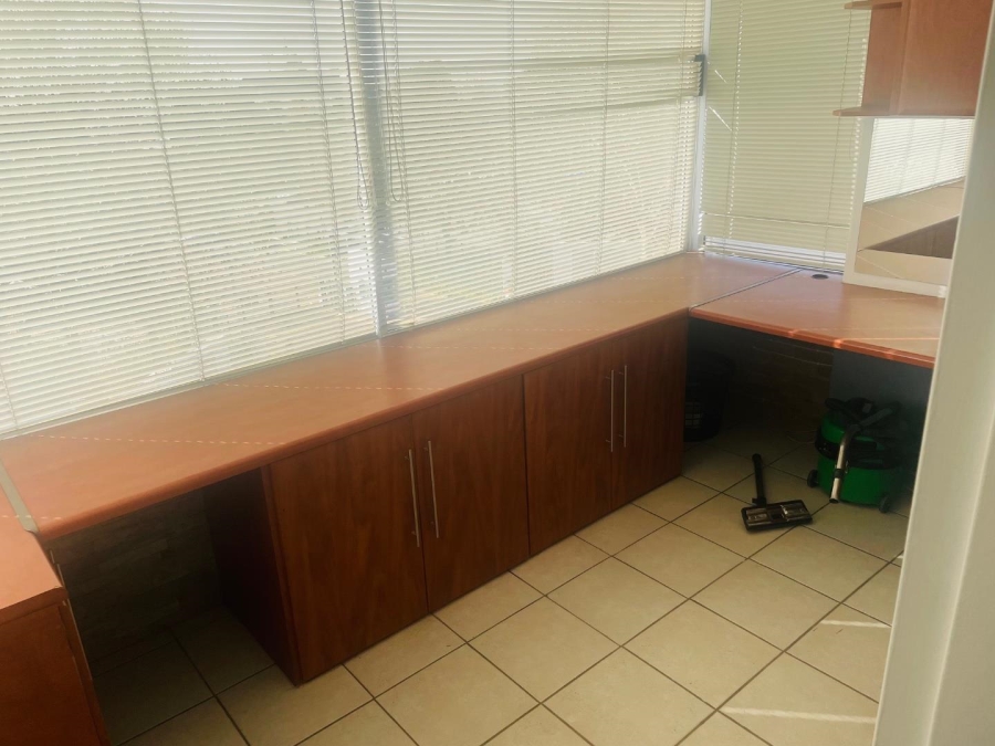 To Let 1 Bedroom Property for Rent in Illovo Gauteng