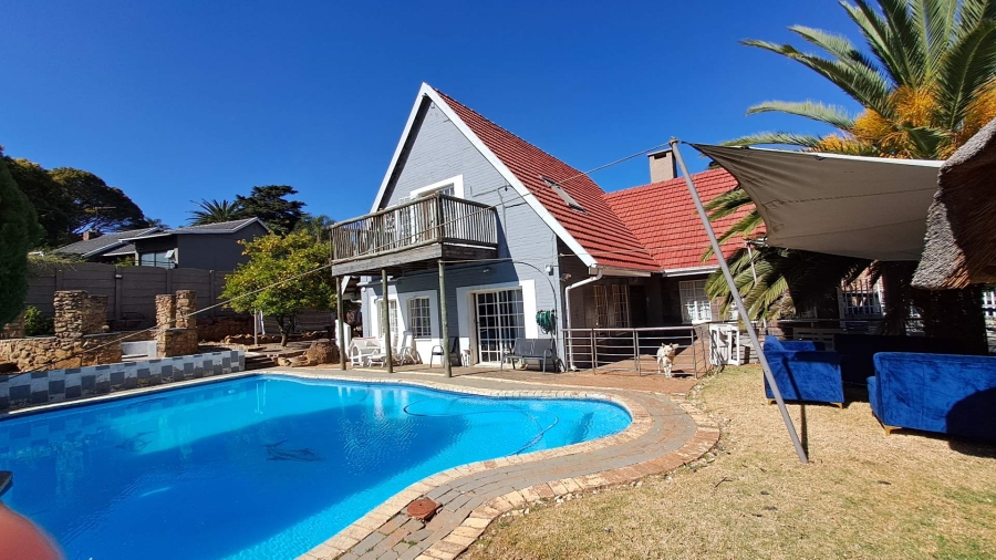 To Let 4 Bedroom Property for Rent in Mondeor Gauteng