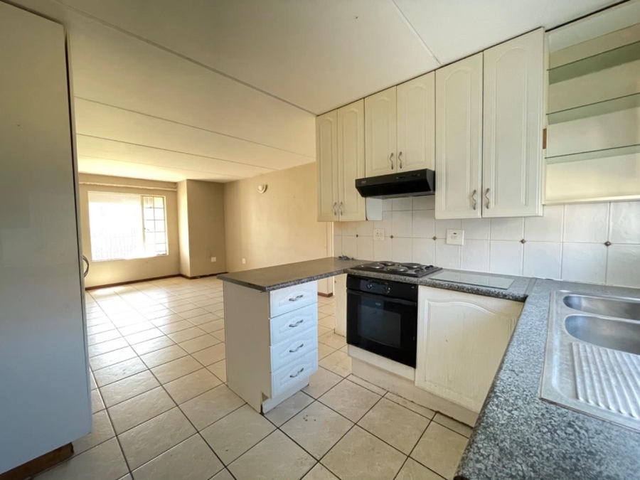 To Let 2 Bedroom Property for Rent in Glen Marais Gauteng