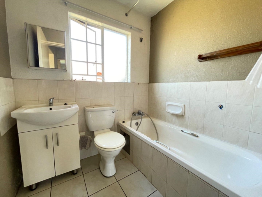 To Let 2 Bedroom Property for Rent in Glen Marais Gauteng