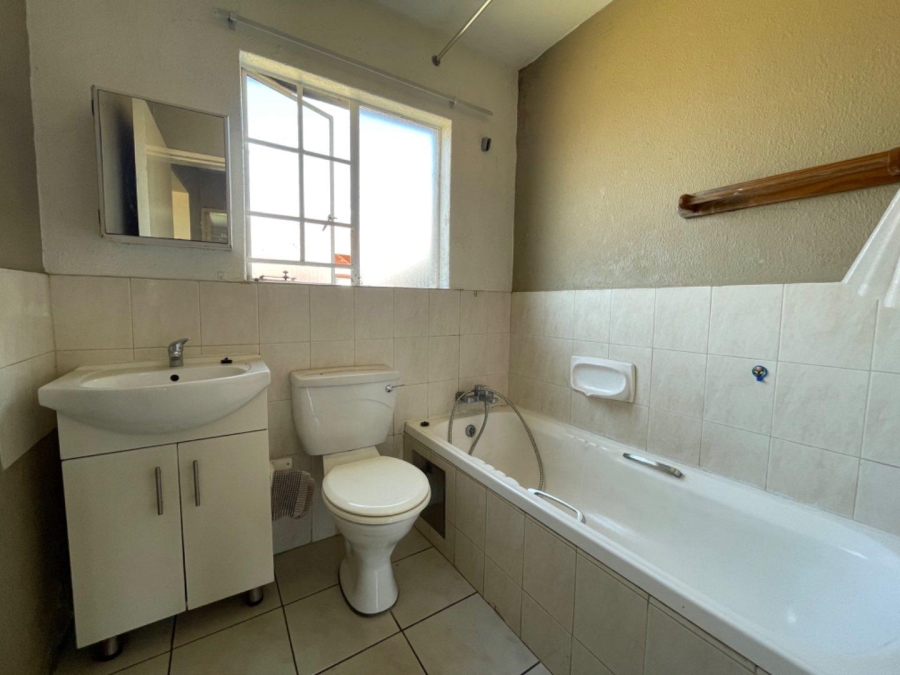 To Let 2 Bedroom Property for Rent in Glen Marais Gauteng