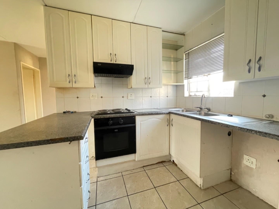 To Let 2 Bedroom Property for Rent in Glen Marais Gauteng