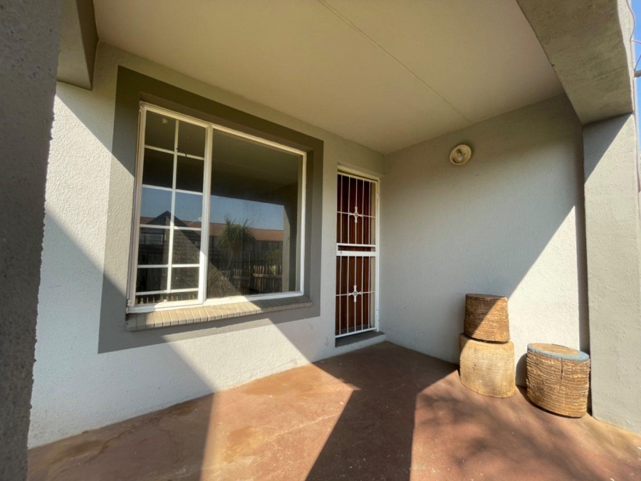 To Let 2 Bedroom Property for Rent in Glen Marais Gauteng