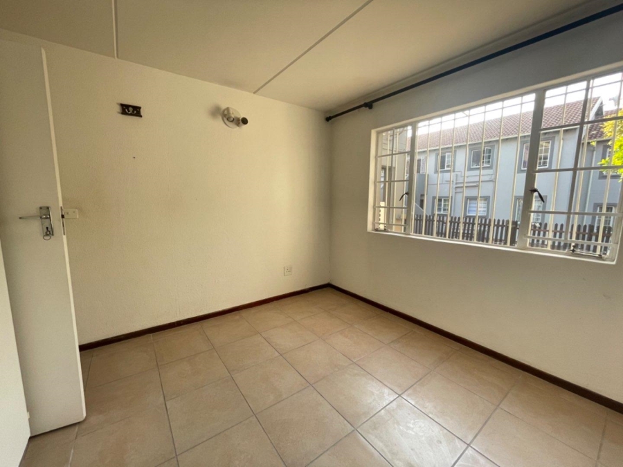 To Let 2 Bedroom Property for Rent in Glen Marais Gauteng