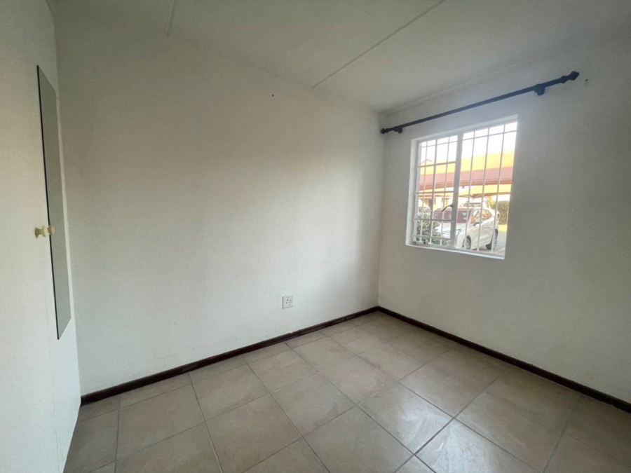 To Let 2 Bedroom Property for Rent in Glen Marais Gauteng