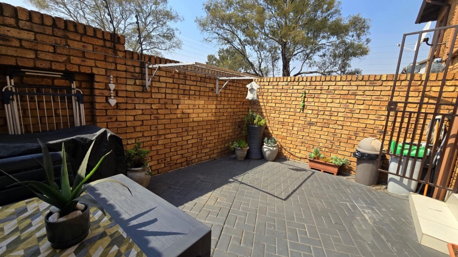2 Bedroom Property for Sale in Florentia Gauteng