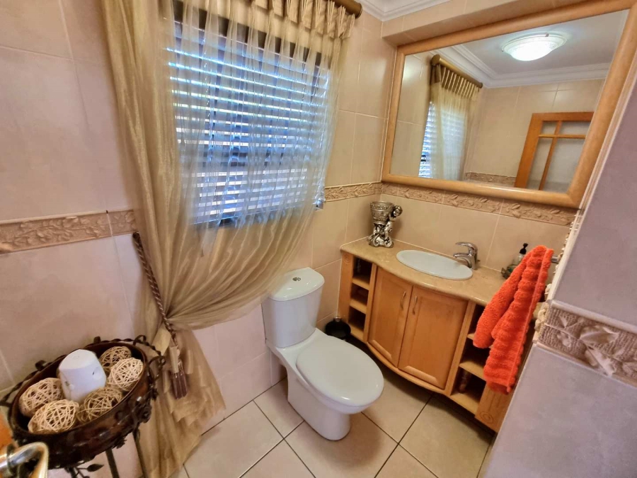 5 Bedroom Property for Sale in Meyersdal Gauteng