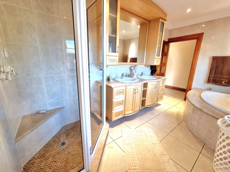 5 Bedroom Property for Sale in Meyersdal Gauteng
