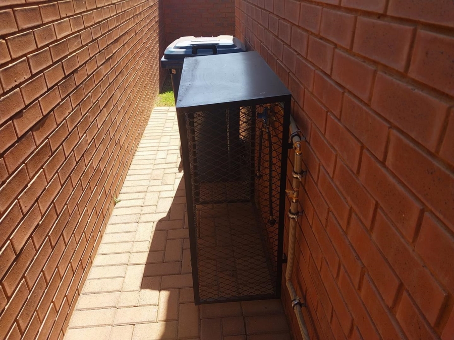 To Let 3 Bedroom Property for Rent in Olympus Gauteng