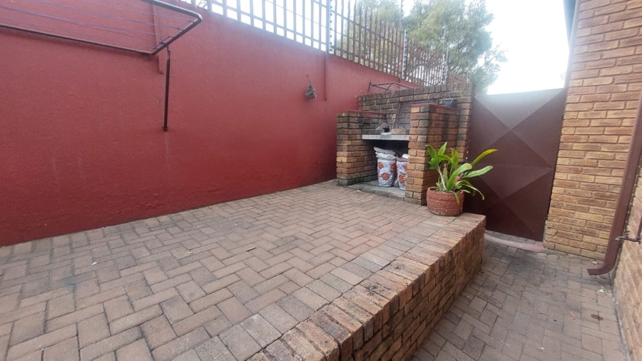 3 Bedroom Property for Sale in South Crest Gauteng