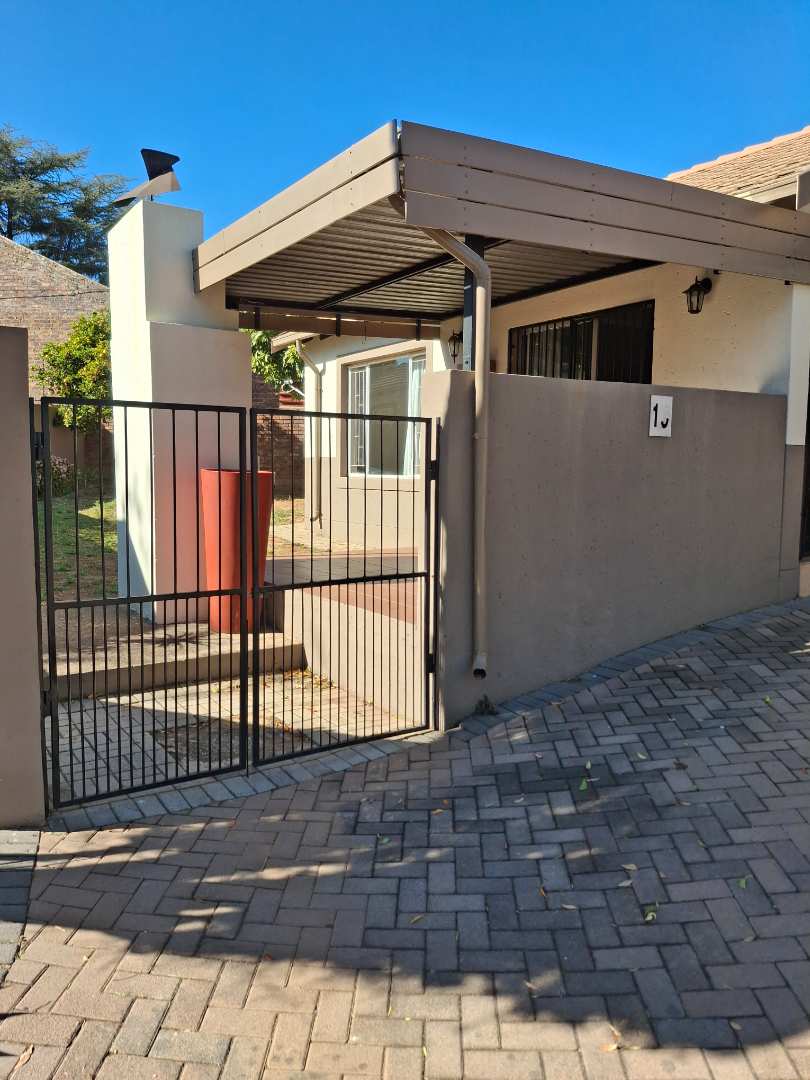 2 Bedroom Property for Sale in The Reeds Gauteng