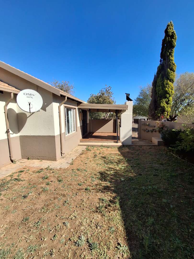 2 Bedroom Property for Sale in The Reeds Gauteng