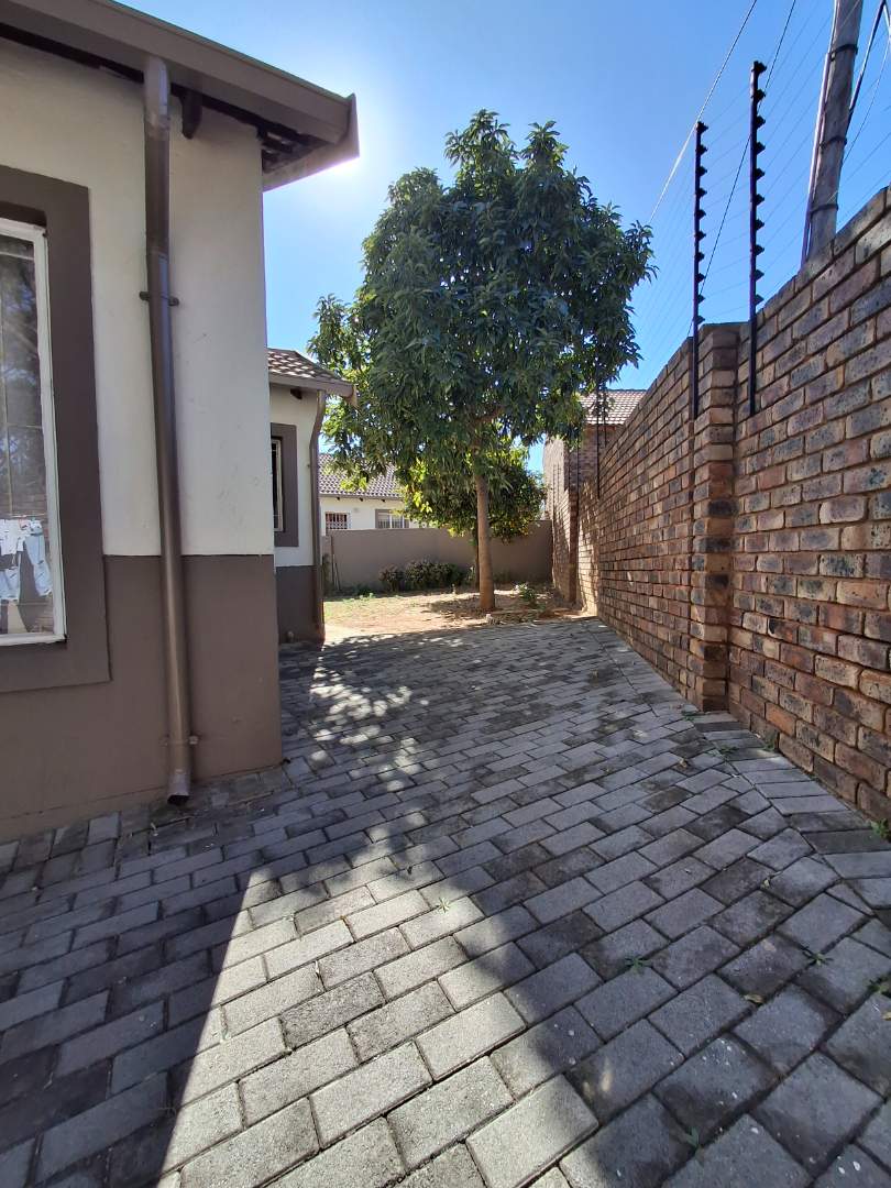2 Bedroom Property for Sale in The Reeds Gauteng