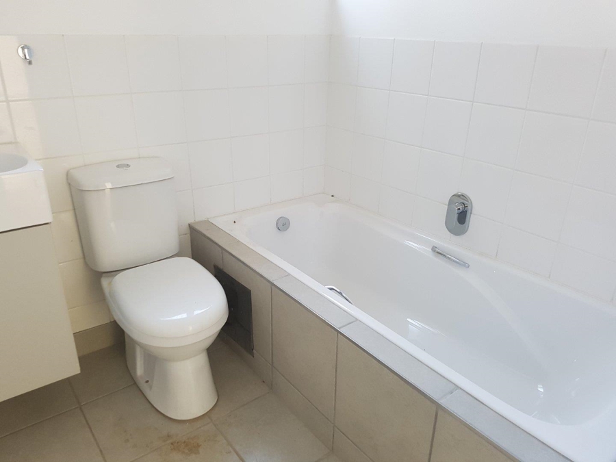 To Let 2 Bedroom Property for Rent in New Redruth Gauteng