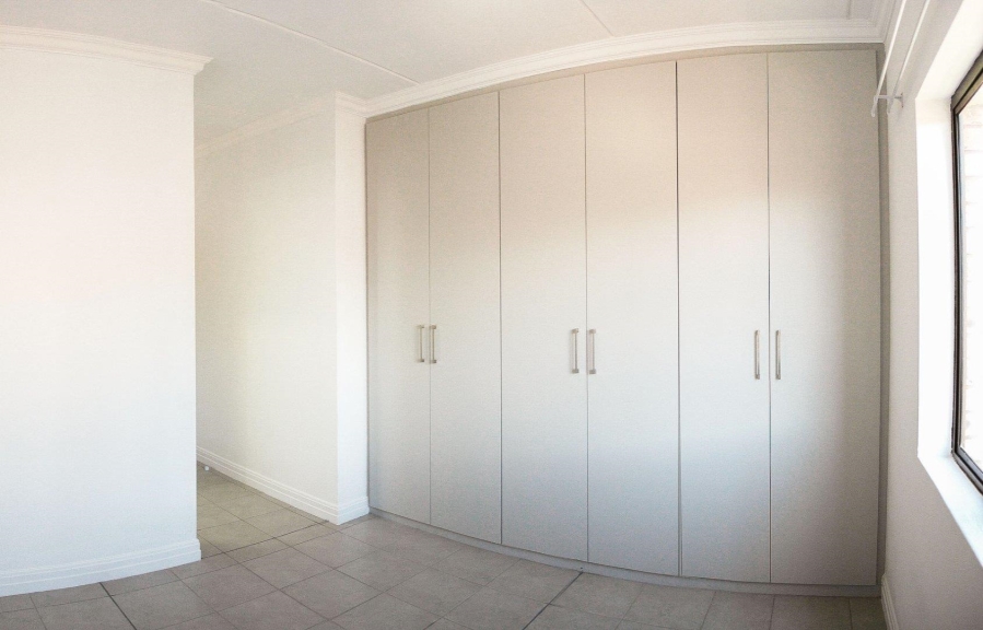 To Let 2 Bedroom Property for Rent in New Redruth Gauteng