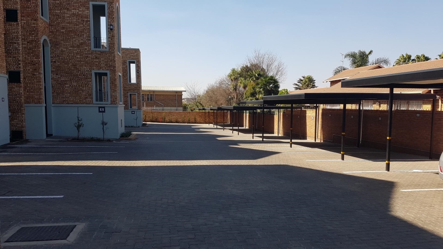 To Let 2 Bedroom Property for Rent in New Redruth Gauteng