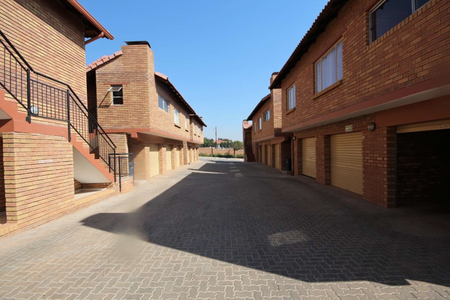 To Let 2 Bedroom Property for Rent in Olympus Gauteng