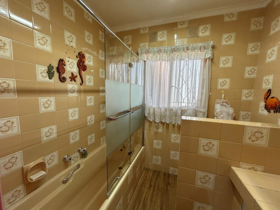 4 Bedroom Property for Sale in Farrarmere Gauteng
