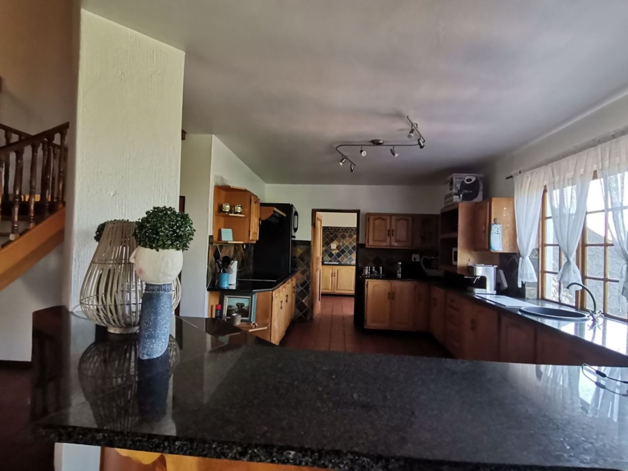 6 Bedroom Property for Sale in Waverley Gauteng