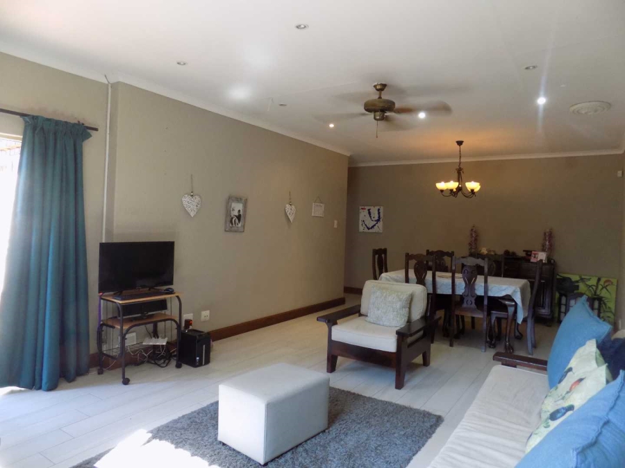 To Let 2 Bedroom Property for Rent in River Club Gauteng