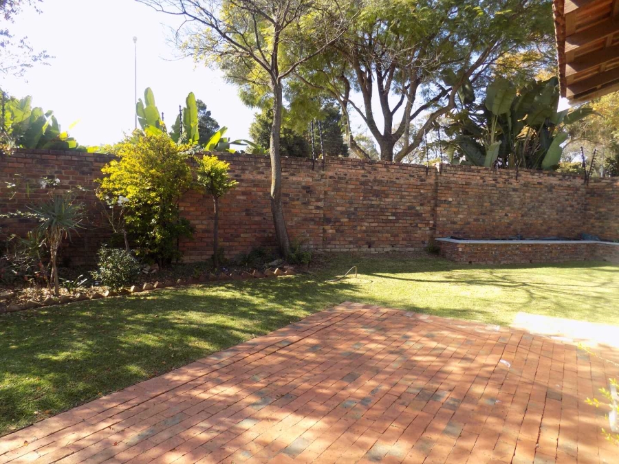 To Let 2 Bedroom Property for Rent in River Club Gauteng