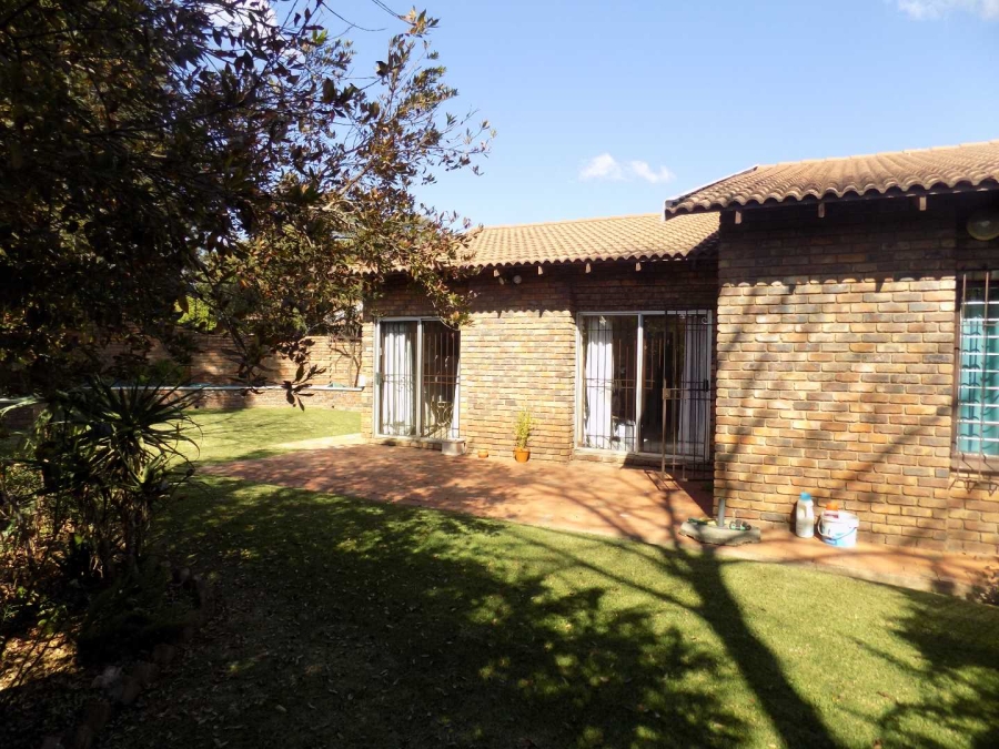 To Let 2 Bedroom Property for Rent in River Club Gauteng