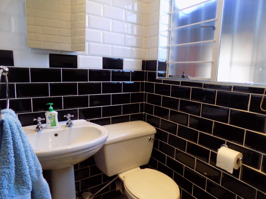 To Let 2 Bedroom Property for Rent in River Club Gauteng
