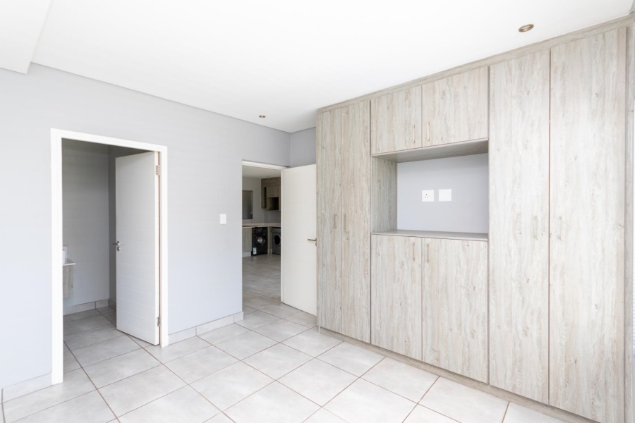 To Let 2 Bedroom Property for Rent in Broadacres Gauteng