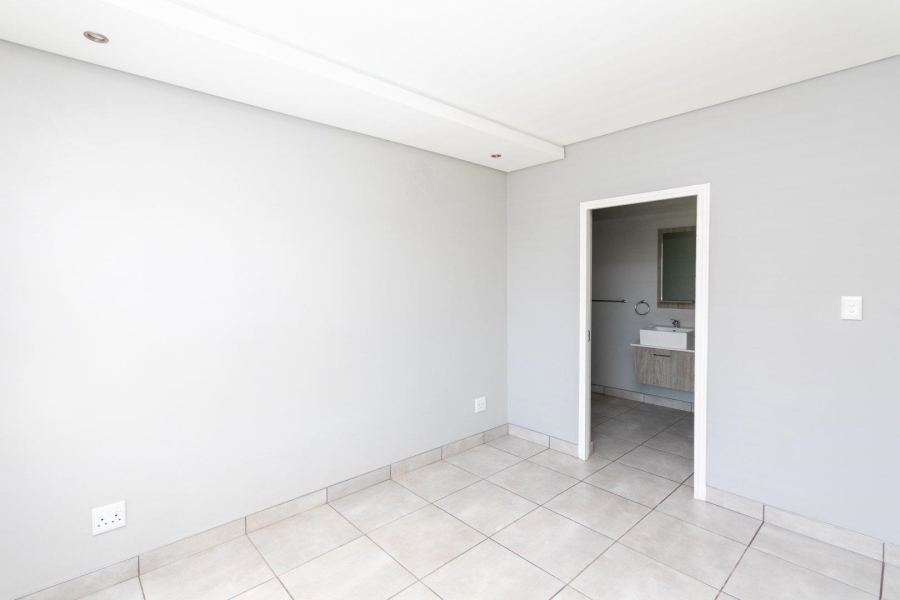 To Let 2 Bedroom Property for Rent in Broadacres Gauteng