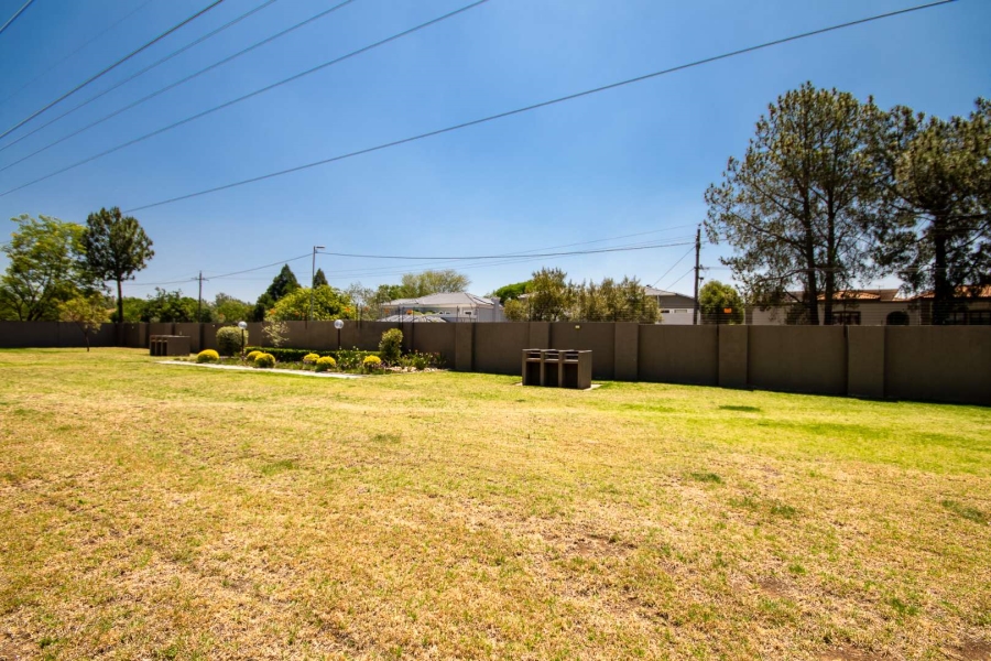 To Let 2 Bedroom Property for Rent in Broadacres Gauteng