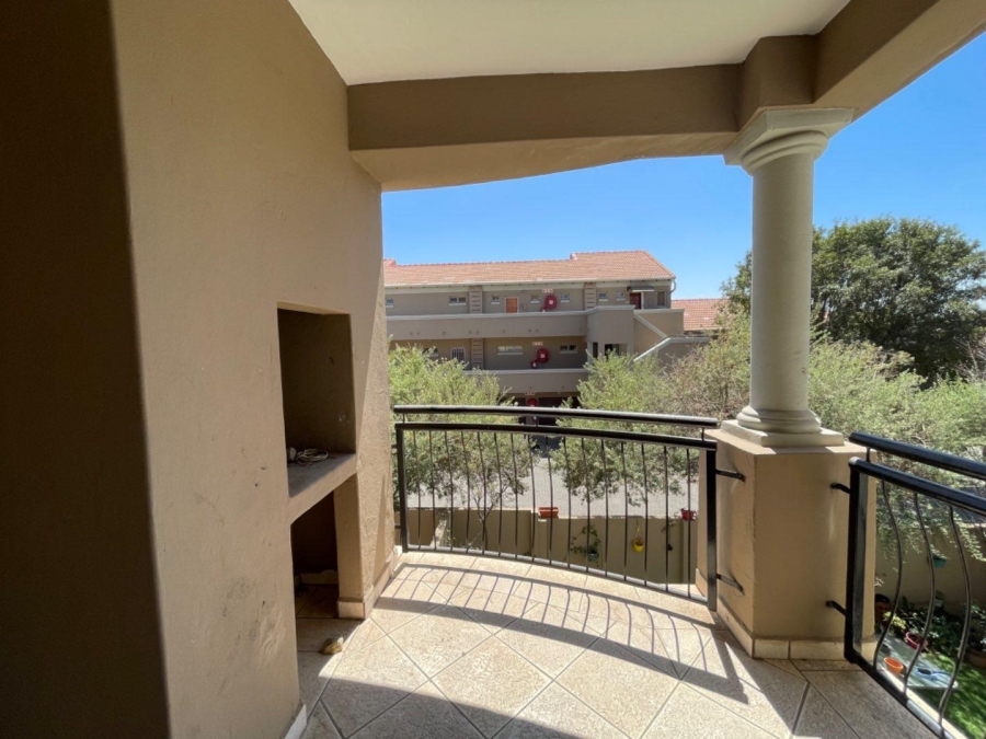 To Let 2 Bedroom Property for Rent in Glen Marais Gauteng