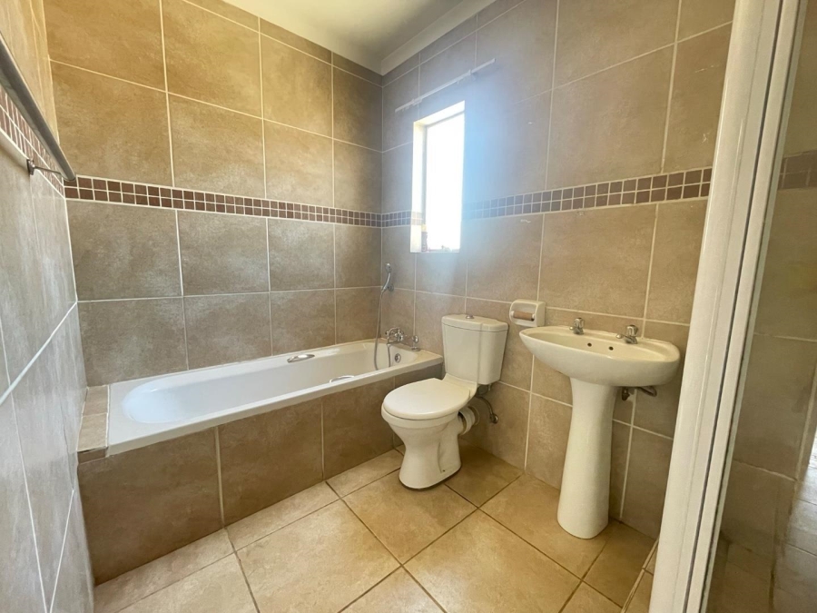 To Let 2 Bedroom Property for Rent in Glen Marais Gauteng