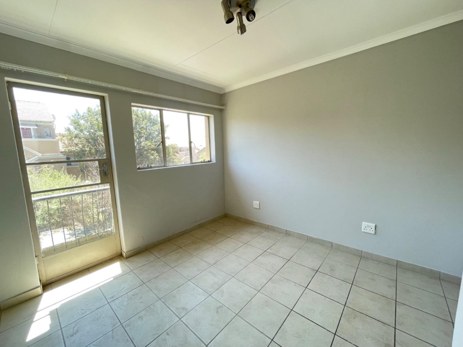 To Let 2 Bedroom Property for Rent in Glen Marais Gauteng