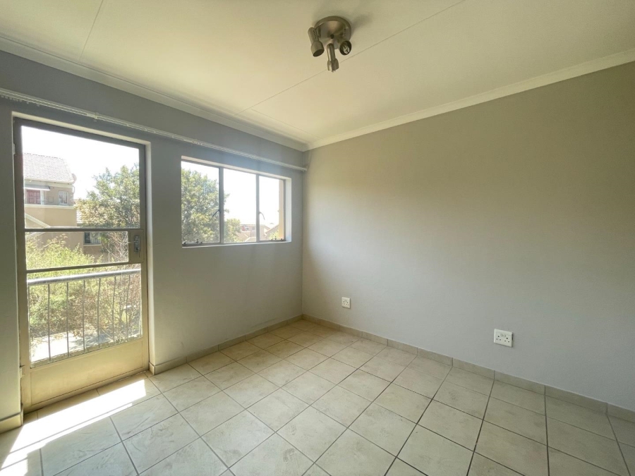 To Let 2 Bedroom Property for Rent in Glen Marais Gauteng