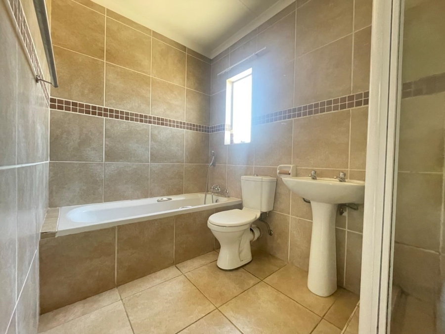 To Let 2 Bedroom Property for Rent in Glen Marais Gauteng